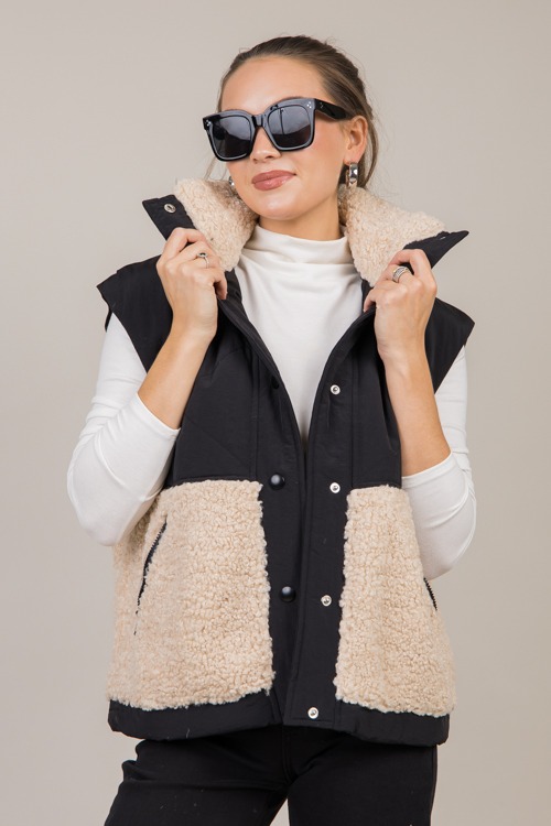 Colorblock Sherpa Vest, Black - 1030-211p.jpg