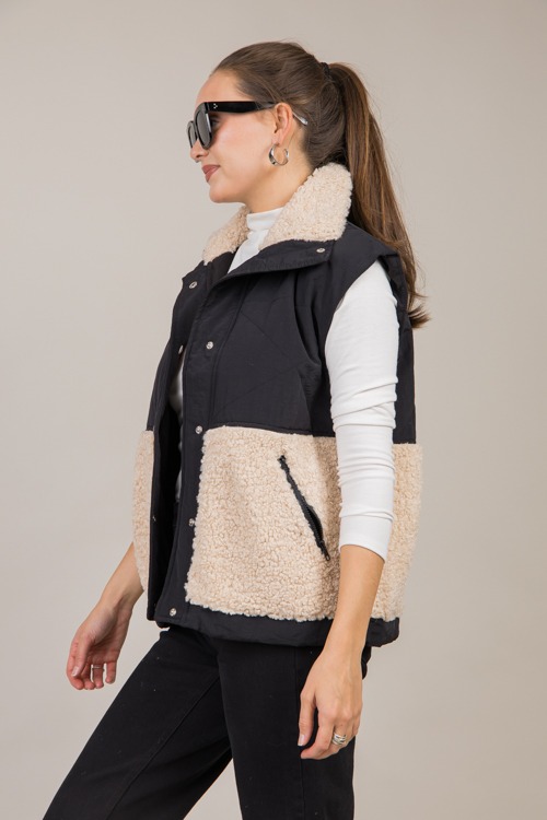 Colorblock Sherpa Vest, Black - 1030-215.jpg