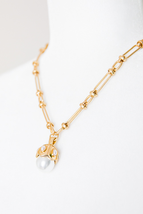 Statement Pearl Chain Necklace