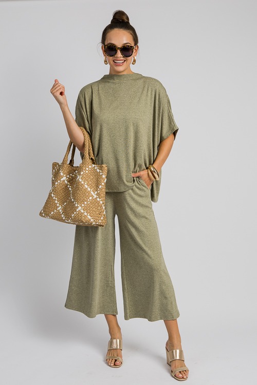 Oversized Olive Top - 4K7A1169.jpg