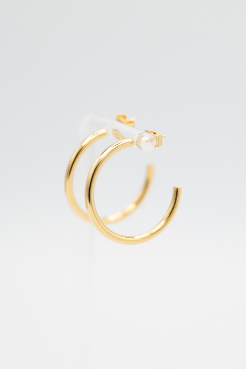 Simple Gold Hoops - 4K7A6226.jpg