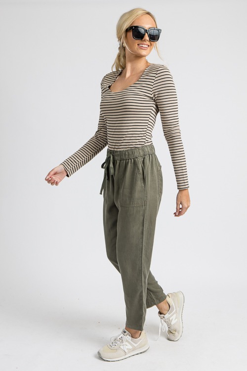 Scoop Neck Stripe Top, Khaki - 4K7A7265.jpg