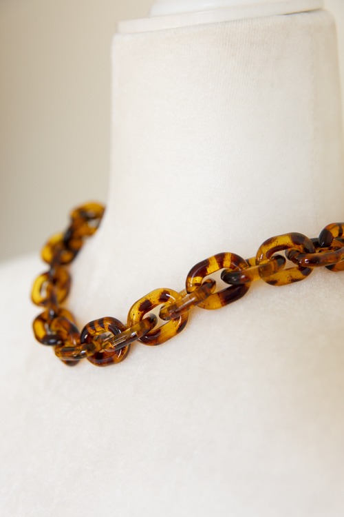 Amber Acrylic Chain Necklace - 4K7A9633.jpg